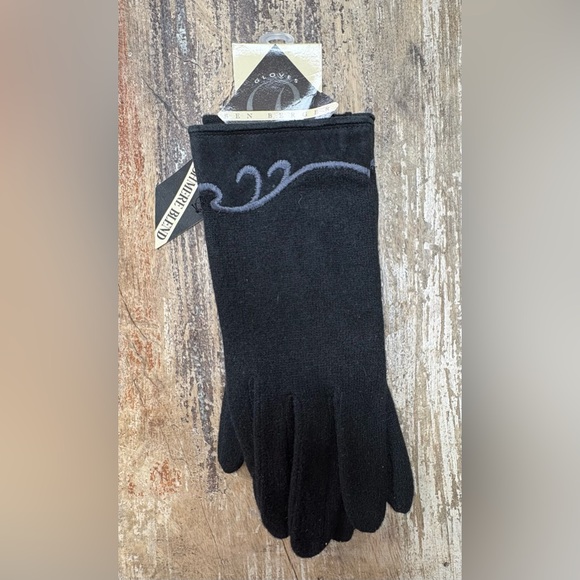 Ben Berger Elegant Black Felt Gloves - Picture 2 of 3